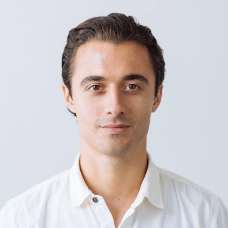 Carlos Roqué Headshot